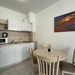 Horizon 19 'a' Apartment